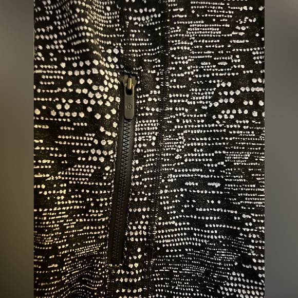 Lululemon Define Jacket in black and white print - Picture 7 of 7